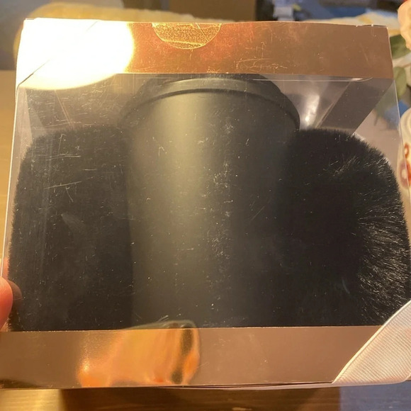 Steve Madden Ear Muff & Travel Mug set - Picture 2 of 3